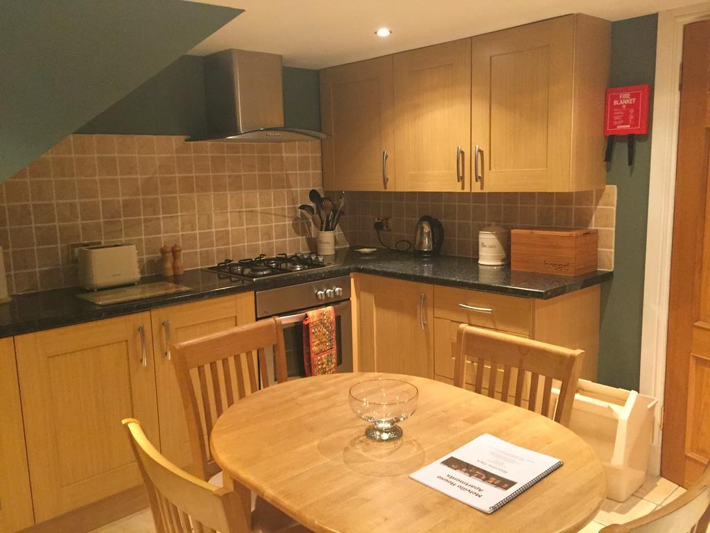Melville House Apartment *